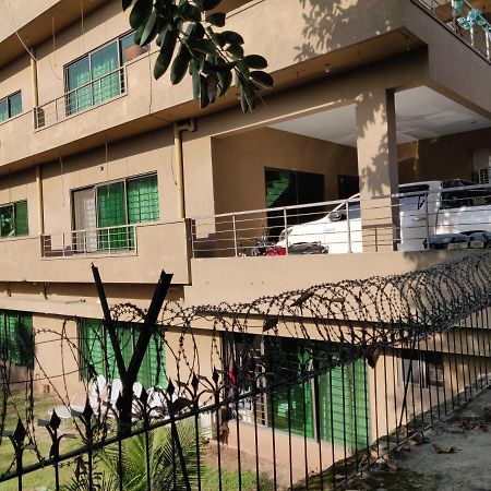 The Travelers Den Hotel Islamabad Bagian luar foto