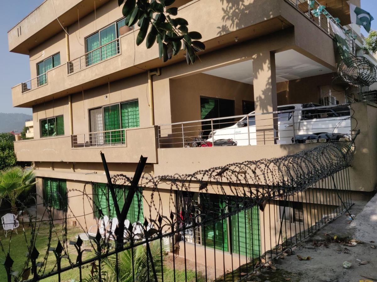 The Travelers Den Hotel Islamabad Bagian luar foto