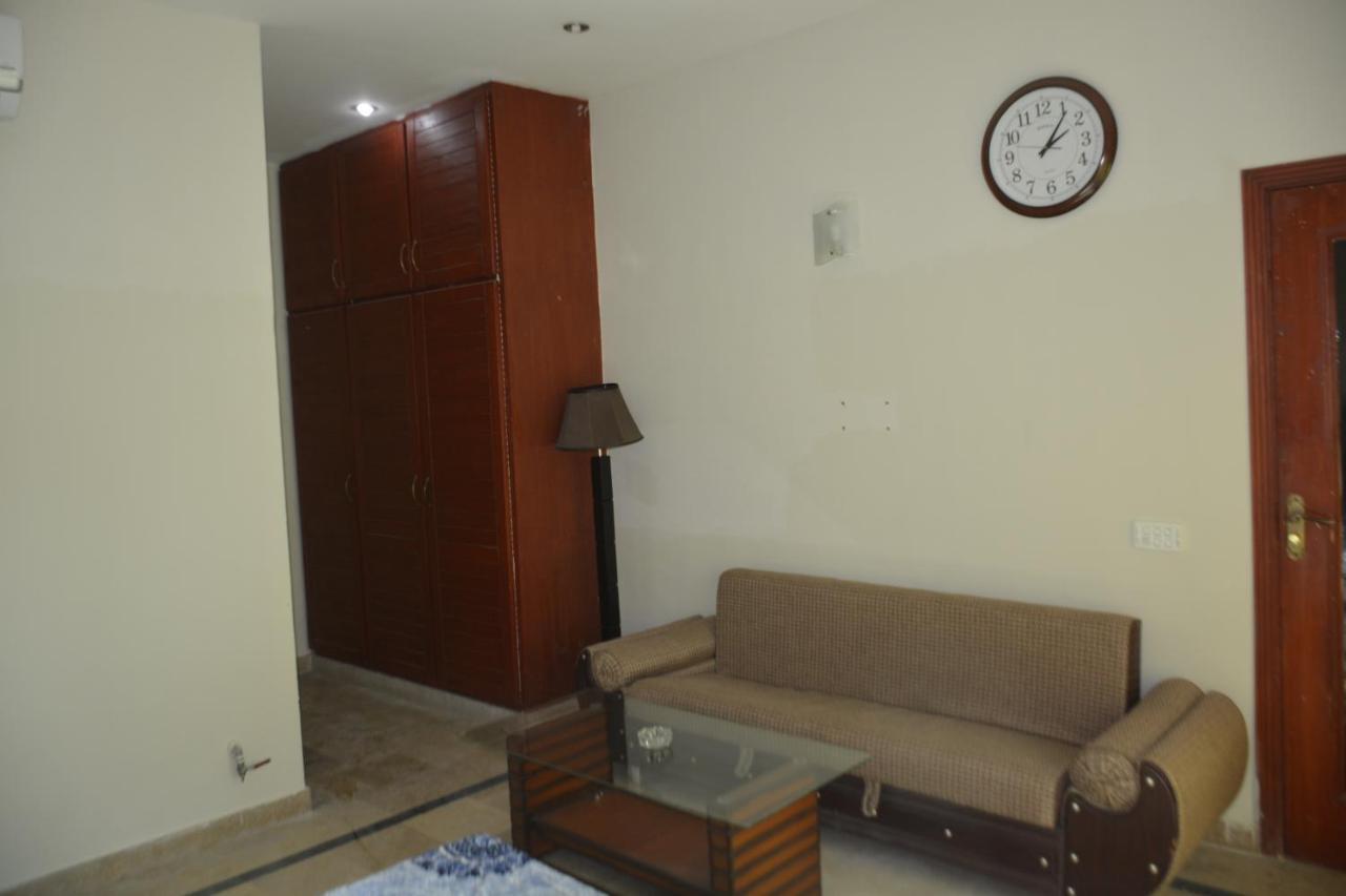 The Travelers Den Hotel Islamabad Bagian luar foto