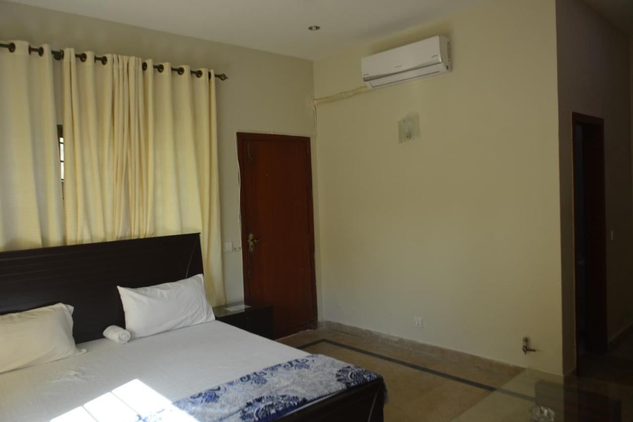 The Travelers Den Hotel Islamabad Bagian luar foto