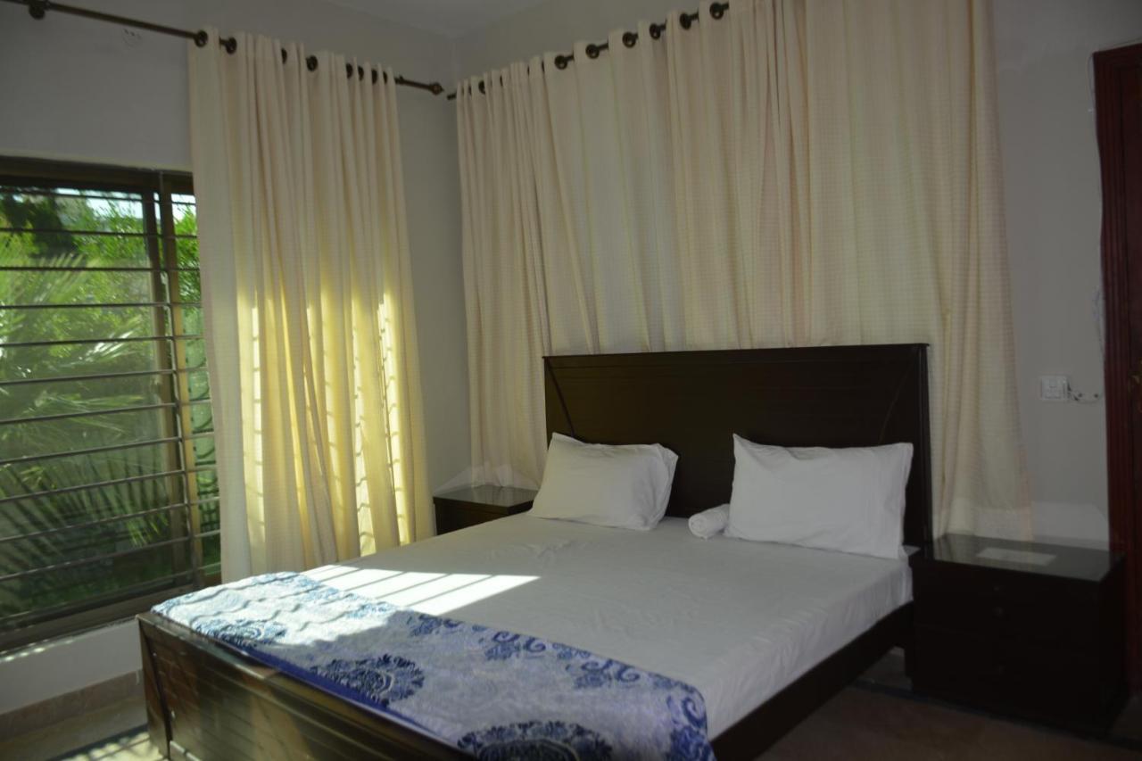 The Travelers Den Hotel Islamabad Bagian luar foto