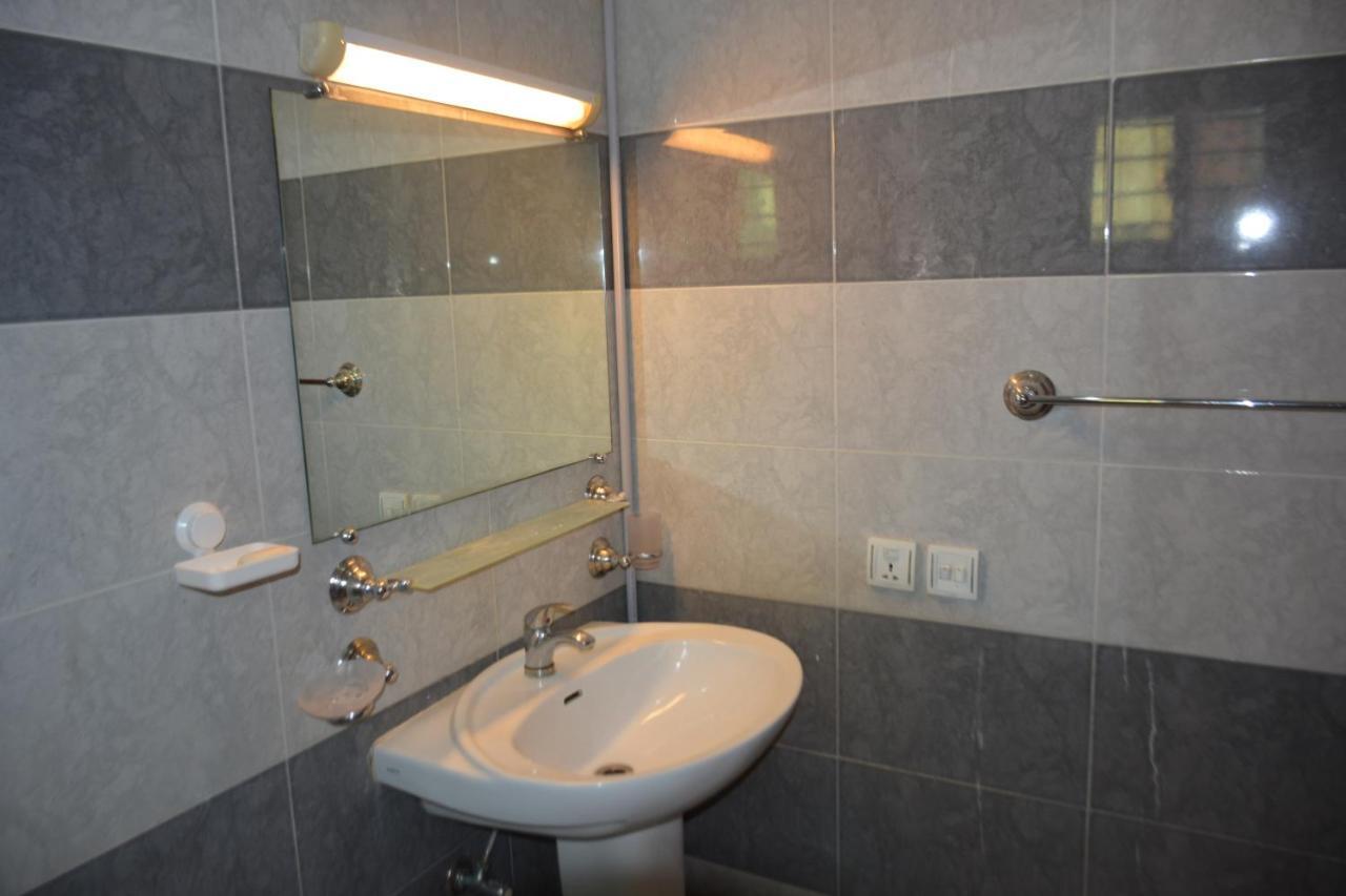 The Travelers Den Hotel Islamabad Bagian luar foto