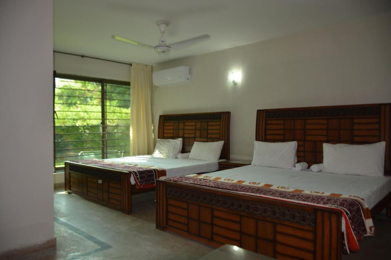 The Travelers Den Hotel Islamabad Bagian luar foto
