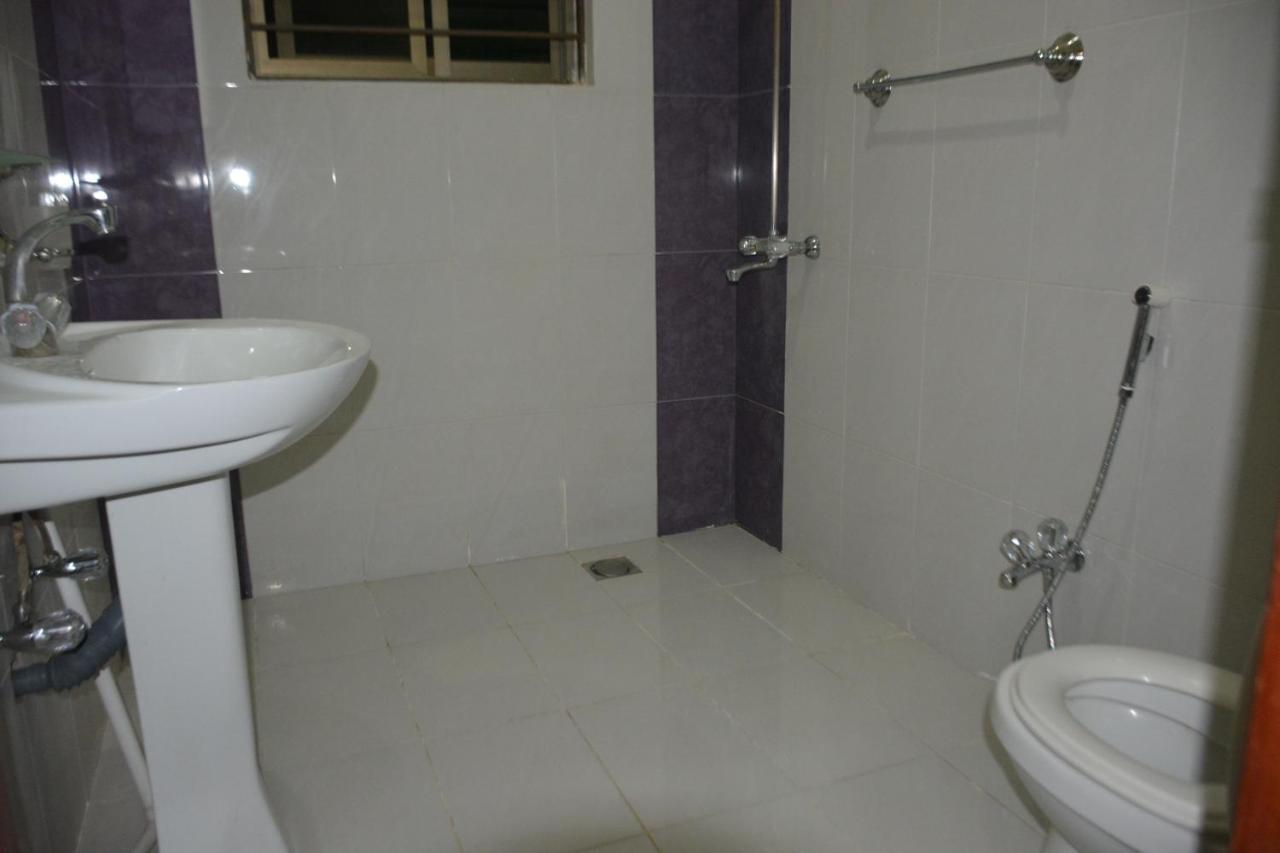 The Travelers Den Hotel Islamabad Bagian luar foto