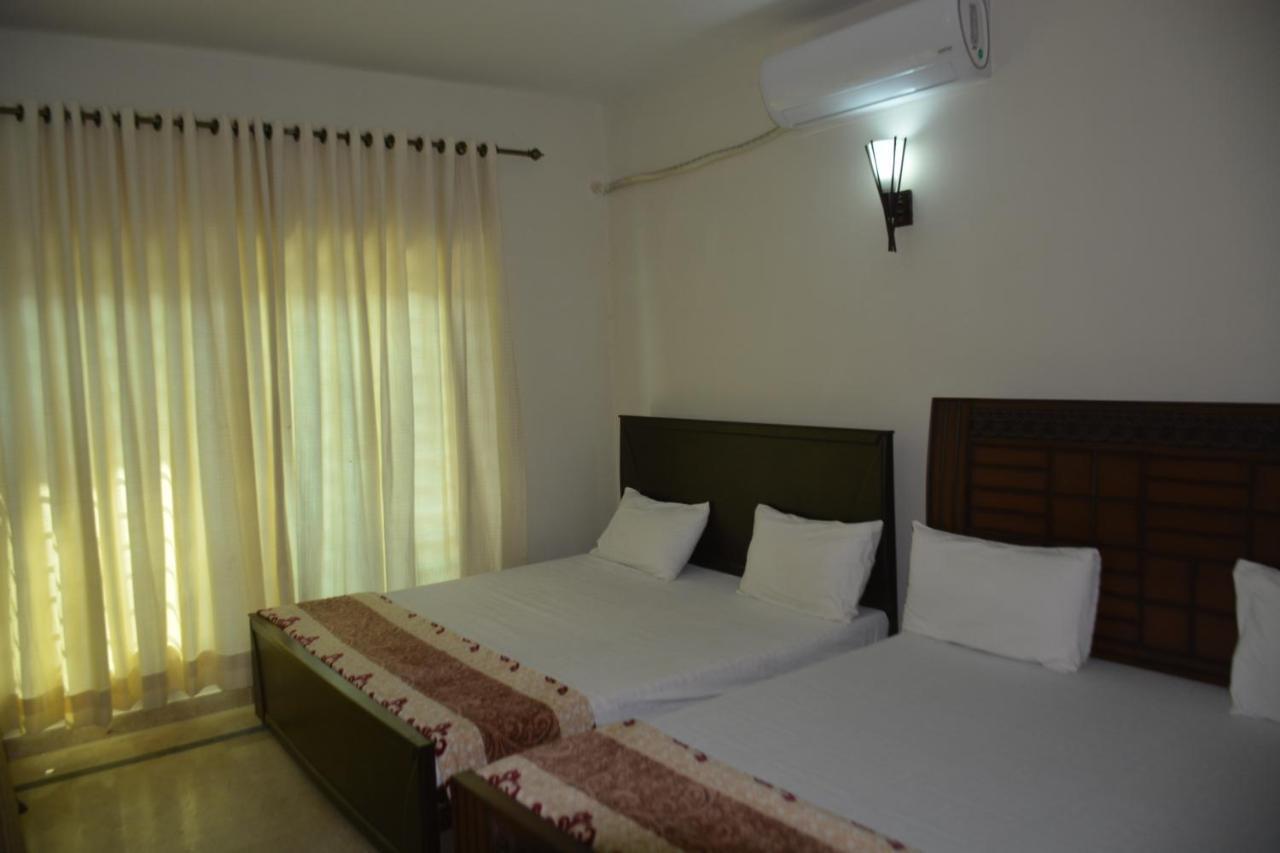 The Travelers Den Hotel Islamabad Bagian luar foto