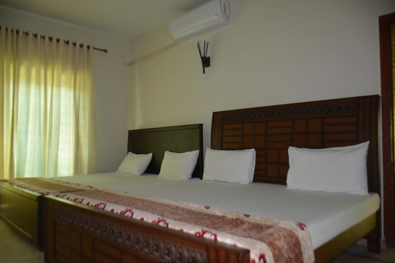 The Travelers Den Hotel Islamabad Bagian luar foto