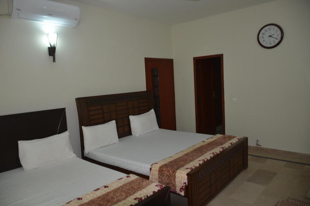 The Travelers Den Hotel Islamabad Bagian luar foto