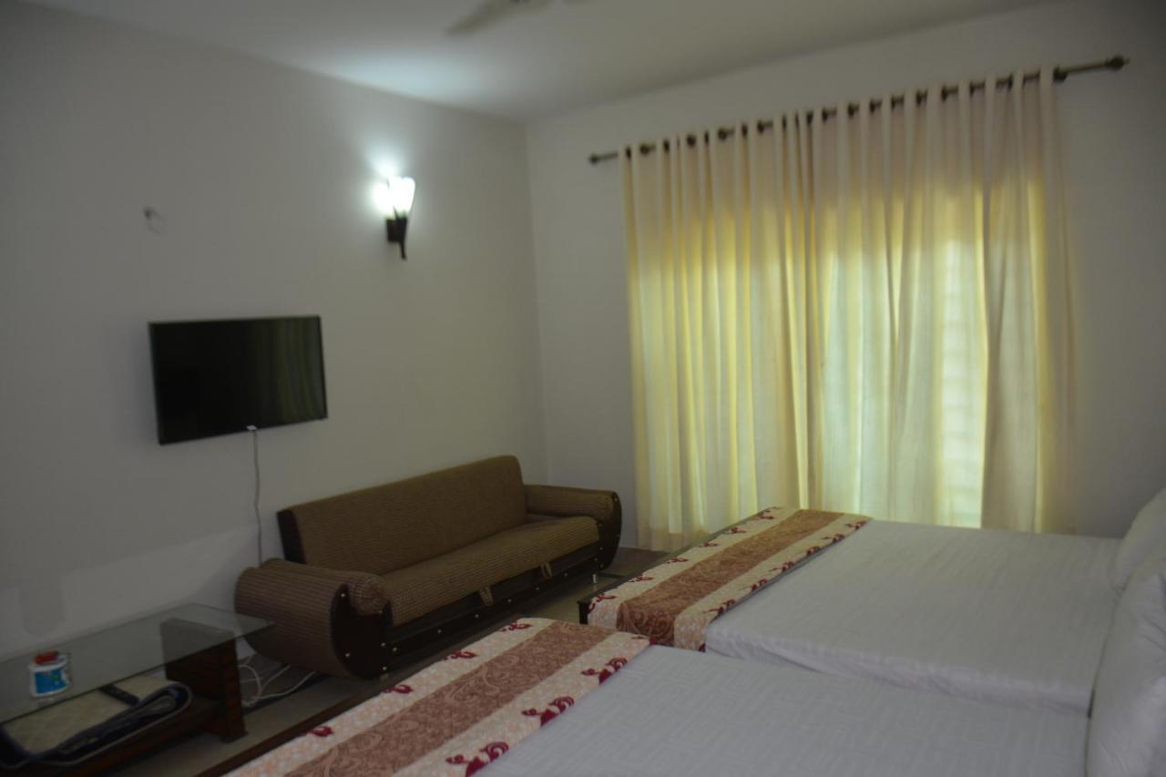 The Travelers Den Hotel Islamabad Bagian luar foto